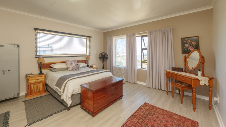 4 Bedroom Property for Sale in Struisbaai Western Cape